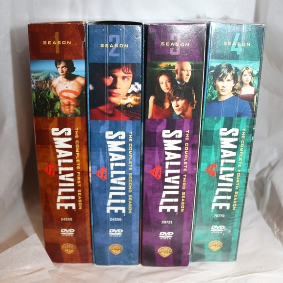 Warner Bros. Other - Smallville Set seasons 1-4 one owner adult handled